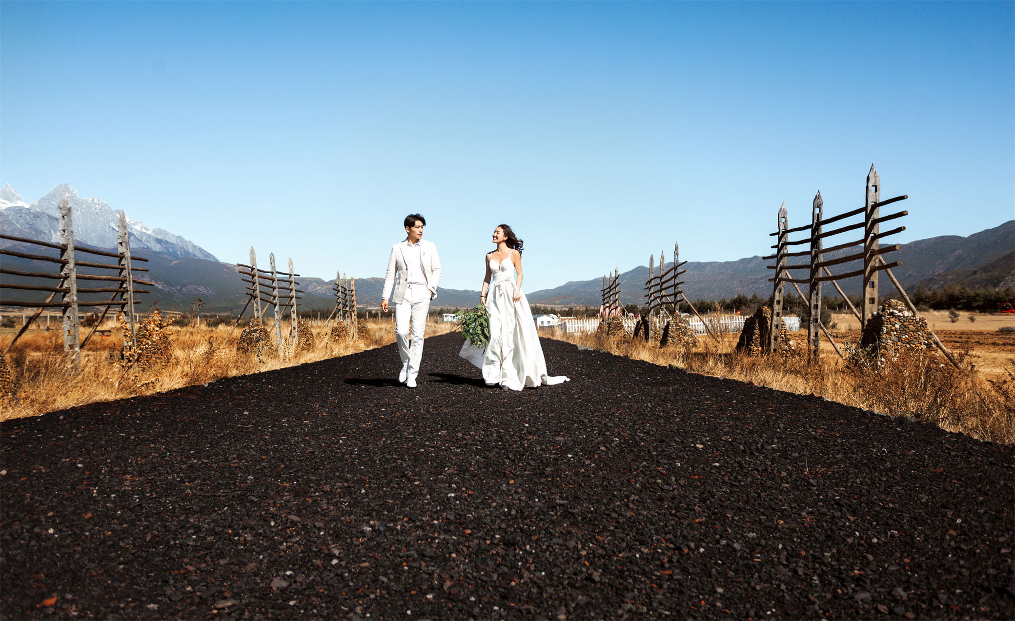 现代经典婚纱摄影丽江,恰遇好景