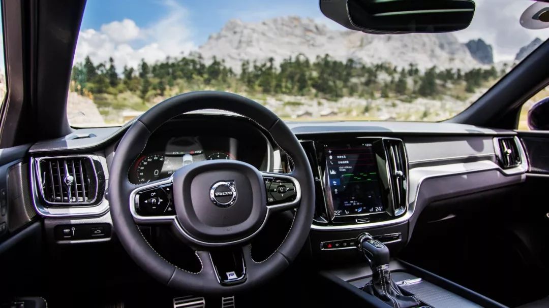 沃尔沃旅行车v60和v90碰撞测试,沃尔沃旅行车v6017年二手车价格