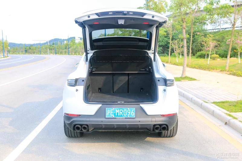 保时捷2024款卡宴coupe石英灰街拍,保时捷卡宴coupe2024款音响效果