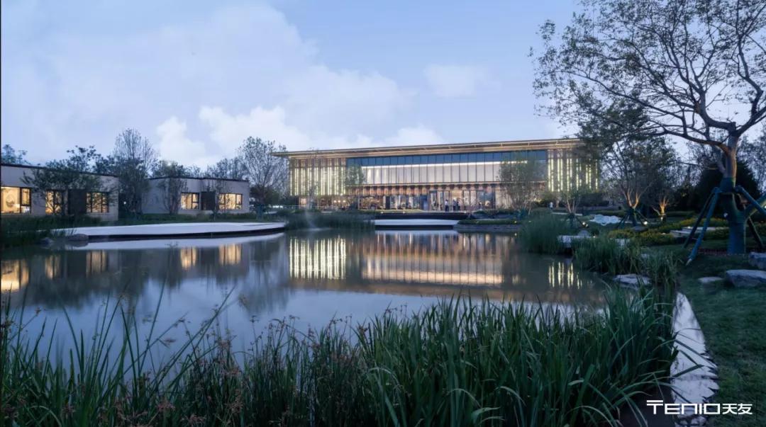 湖面之上的光影盒子——雅居乐·滨河雅郡/天友设计