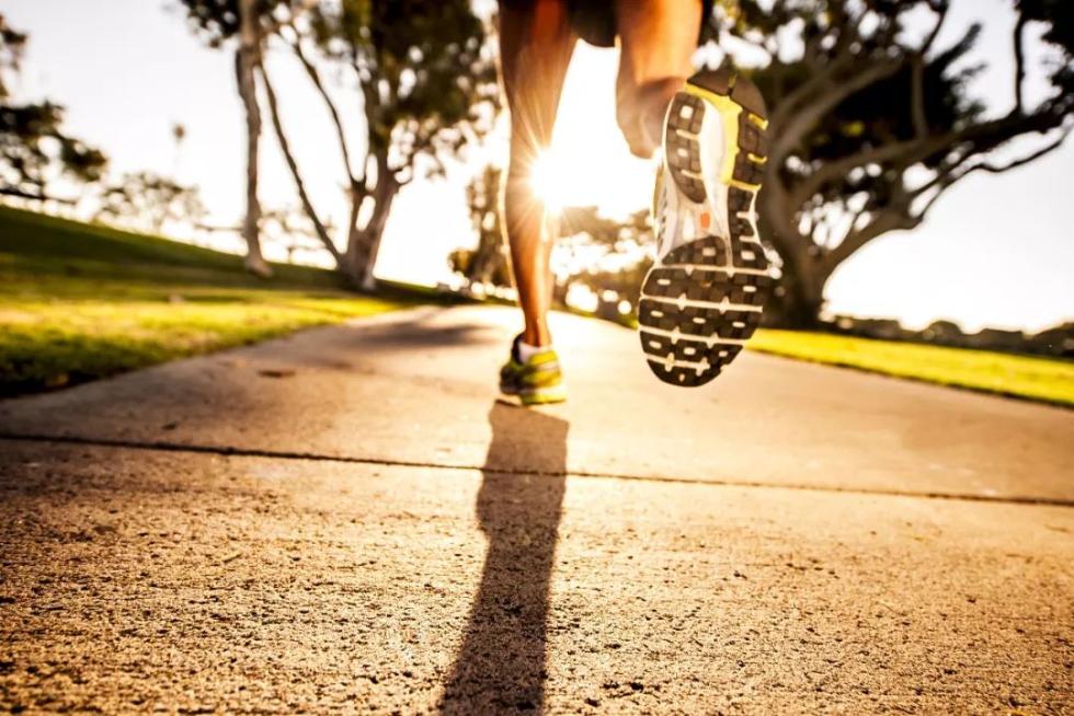 这三个跑步女神太牛了！连续26小时，在杭州西湖的群山里跑了100+公里