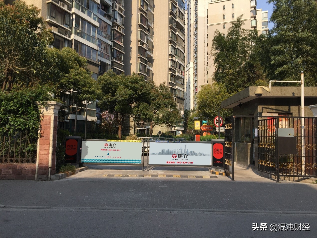 以壹媒介为引谈谈道闸广告如何引领户外媒体新潮流