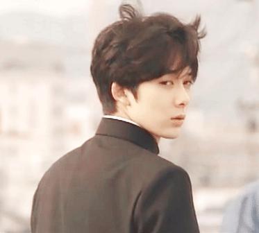 他是世纪末美少年，她帅到掰弯无数小姐姐，相恋10年不婚