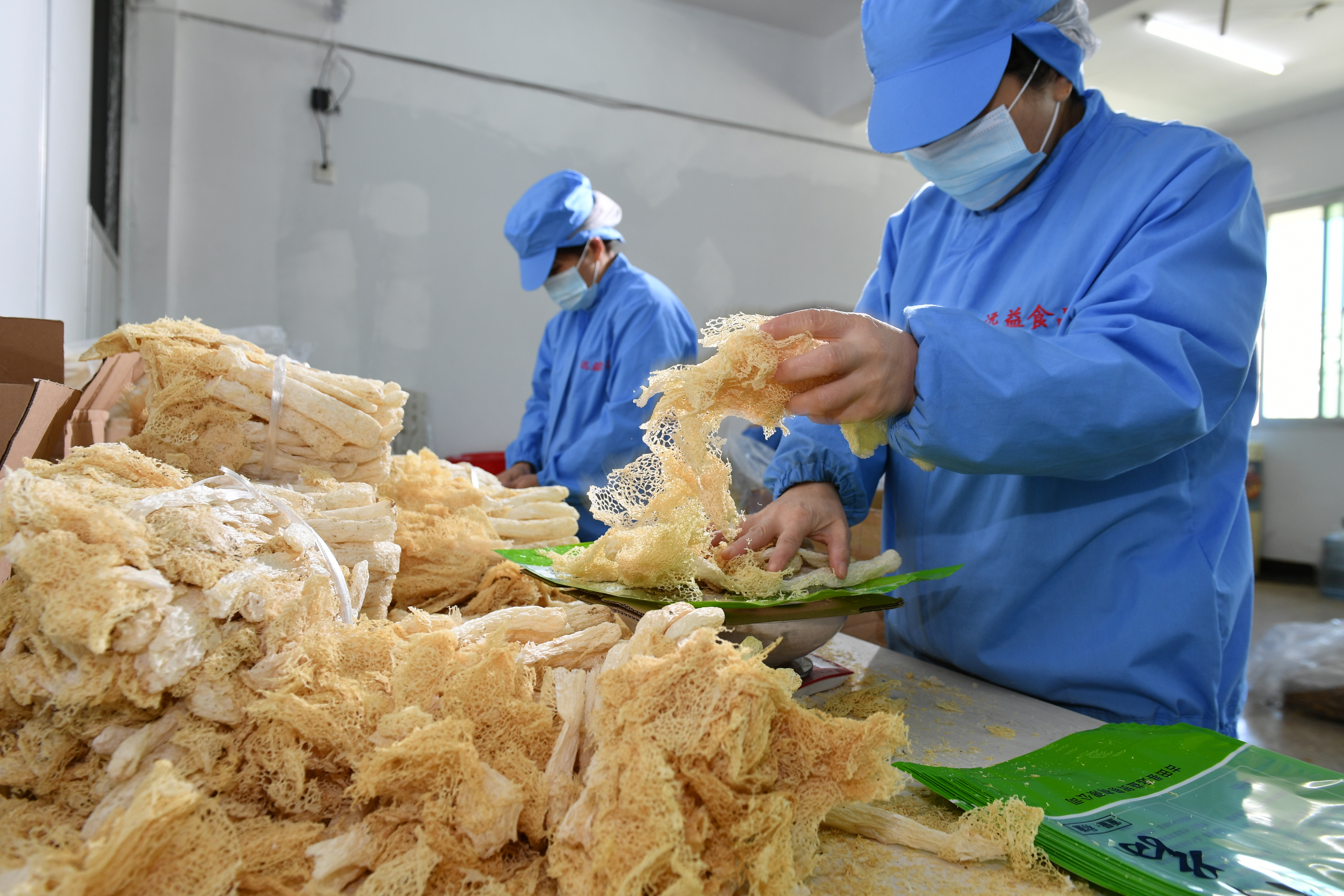 小伙做拼多多2个月现在日发3000单,小伙做拼多多二个月