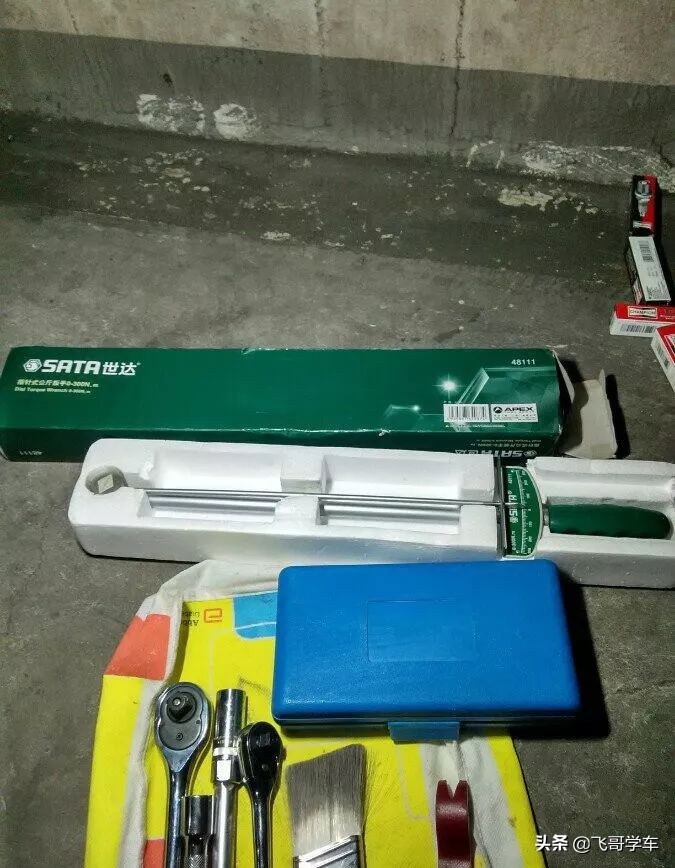 2011款2.0t奥迪a6l,最新款奥迪a6l更换火花塞教程