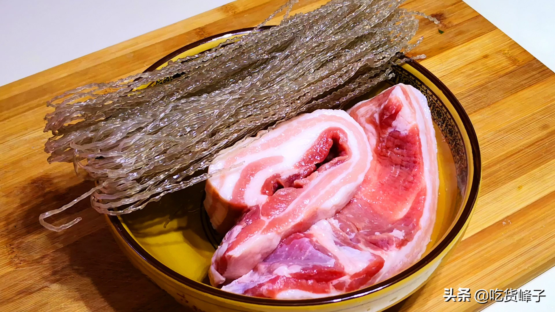 做五花肉是上五花好还是下五花好,上五花肉和下五花肉哪个好吃