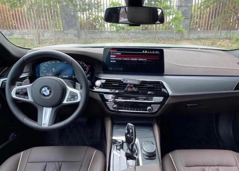 月入15000养得起宝马5系,宝马5系养车一年的费用