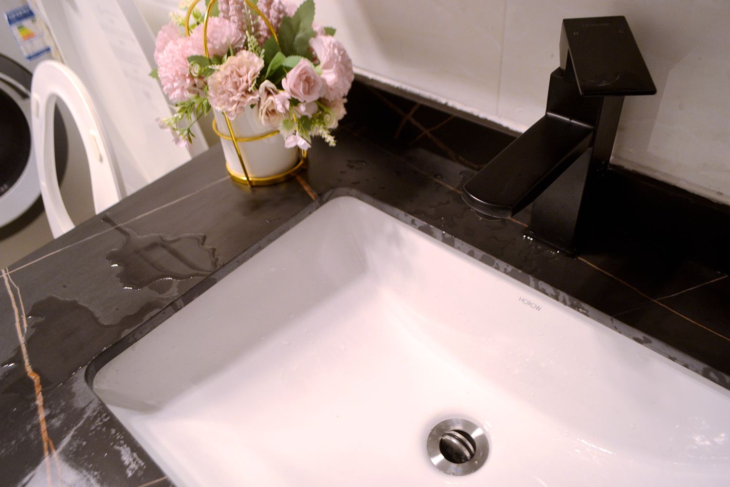 希箭浴室柜和联勒浴室柜哪个更好,希箭铝合金浴室柜质量怎样