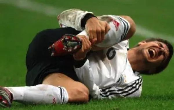 在巅峰时期受伤对球员的心理伤害,球场容易受伤的5个部位