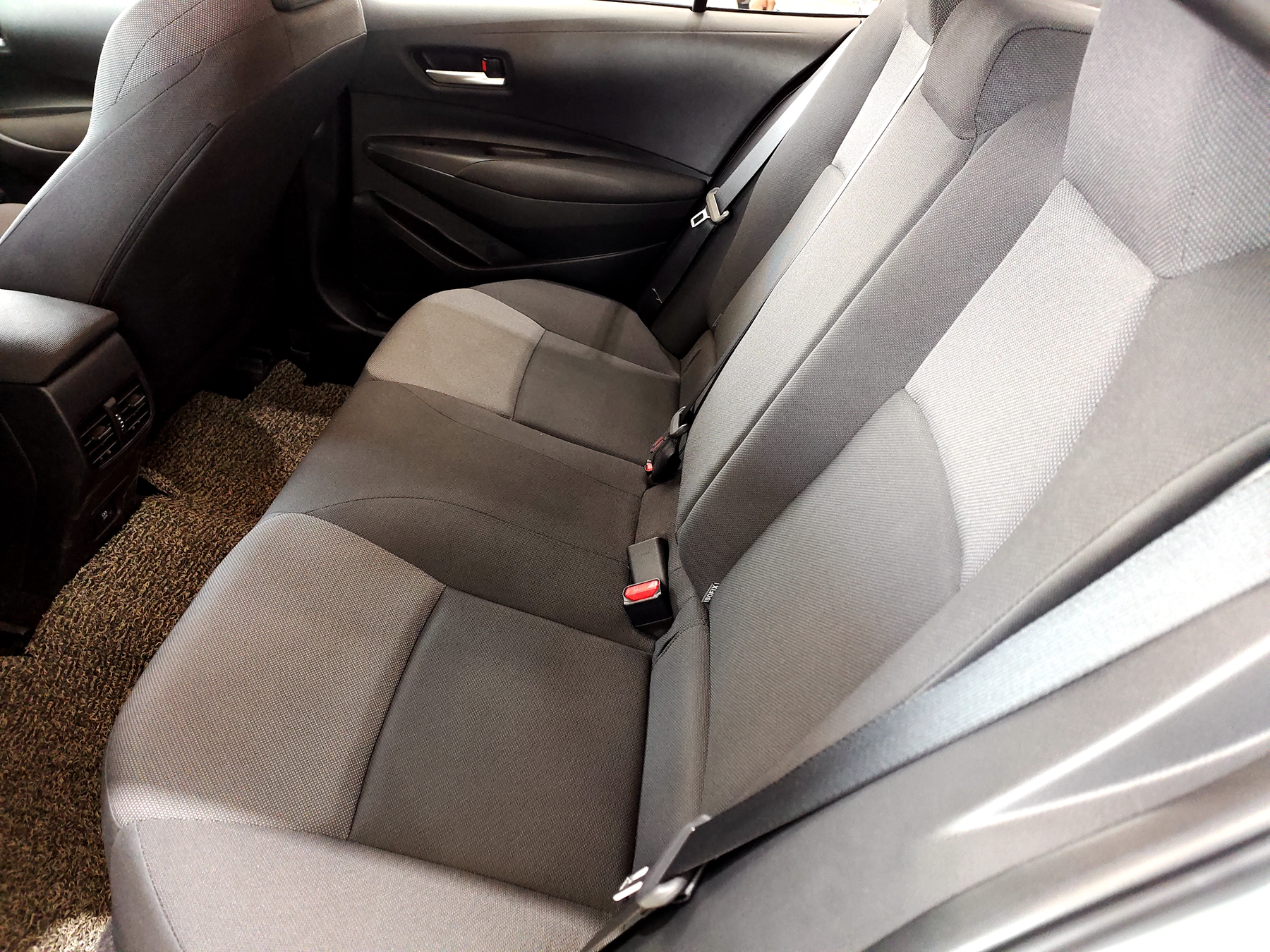 丰田雷凌1.5l三缸最低配,丰田雷凌1.5进取版实拍