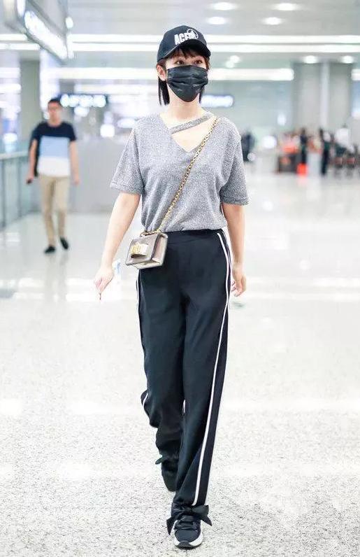 这才是真正时髦又实用的黑白灰,黑白灰银灰三色搭配好看吗