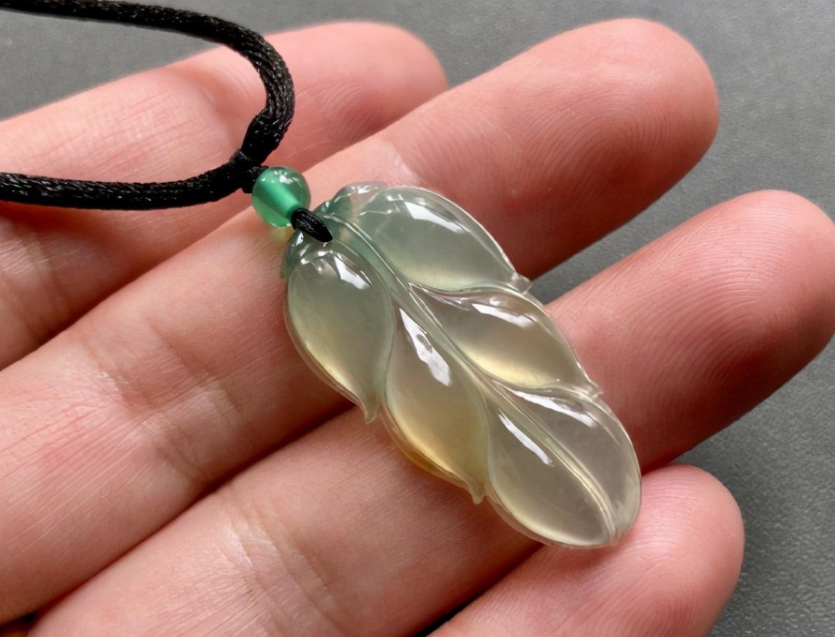 翡翠辨别技巧快速判断翡翠的优劣,如何使用翡翠手电筒鉴别翡翠