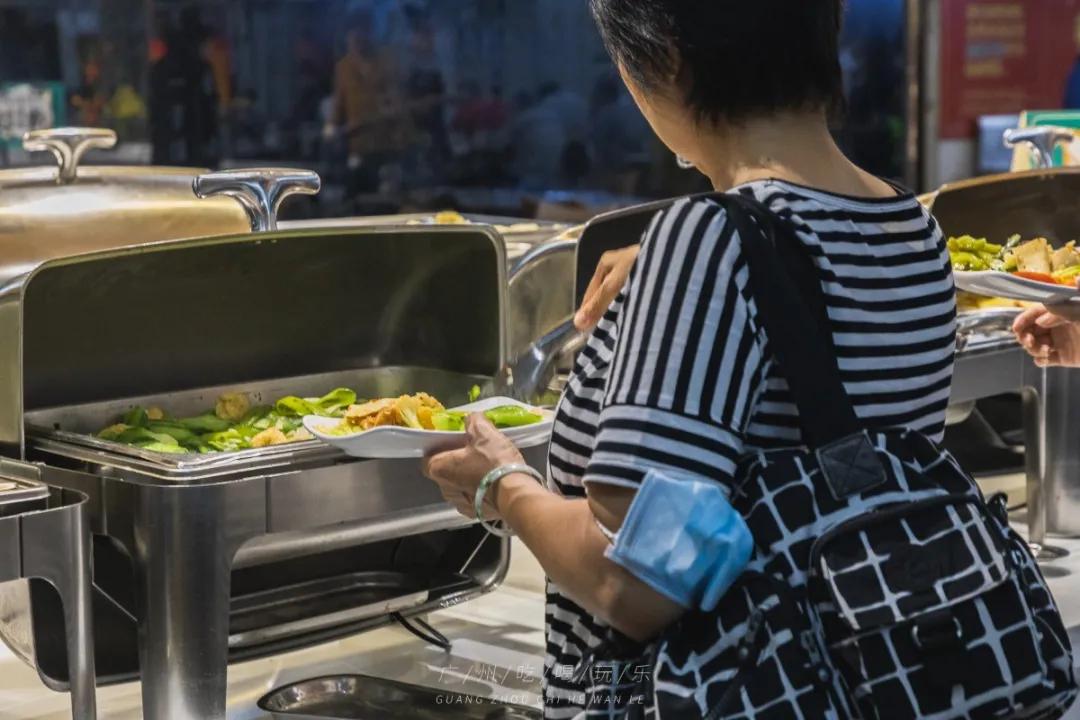 天平架素食自助餐,15元吃素食自助餐