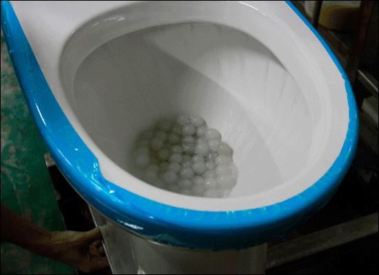 马桶可以冲走厕纸吗,厕纸可以直接丢入马桶冲掉吗