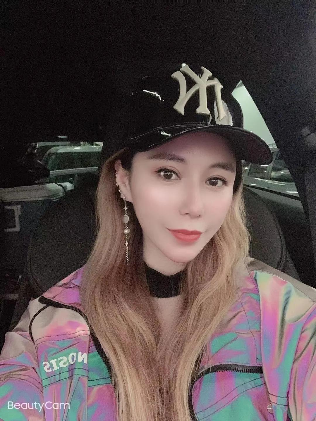 从农村姑娘变成亿万富翁,从农村女孩到商业大亨