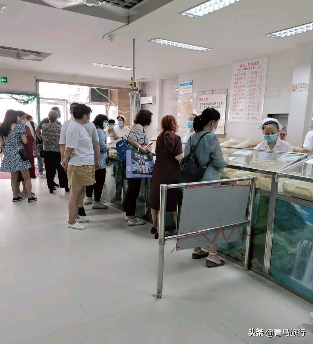 老字号排队买月饼人多 (天津老式月饼排队)