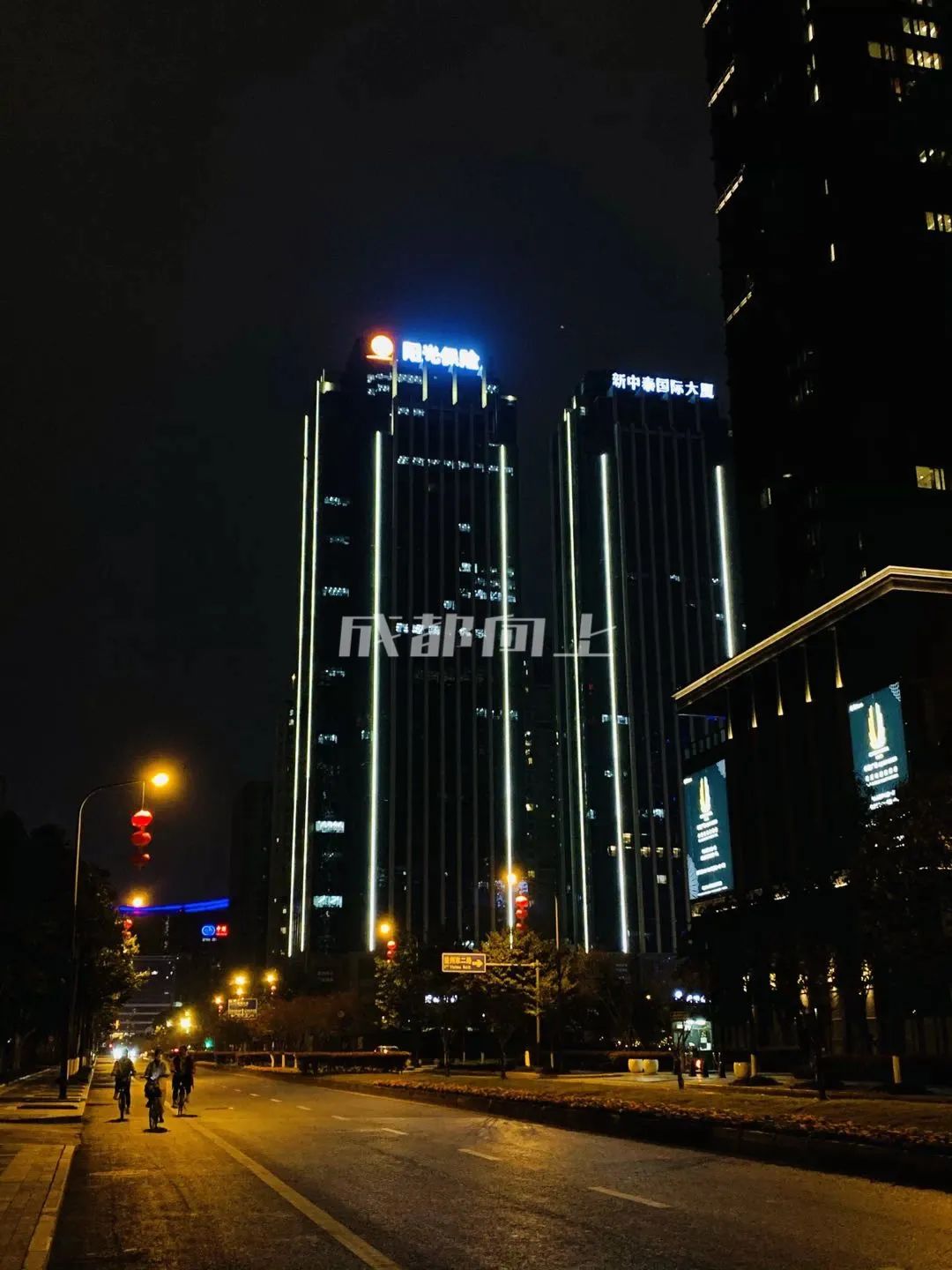 如何让成都变东京？网友：大LOGO收敛点