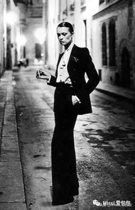 ysl圣罗兰最便宜的包多少钱,ysl圣罗兰化妆包红丝绒