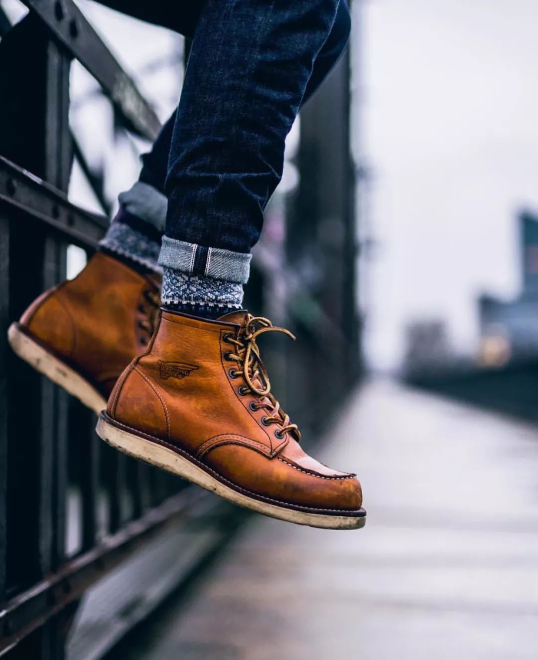 牛仔裤搭配鞋子女秋冬,秋冬怎么选牛仔裤