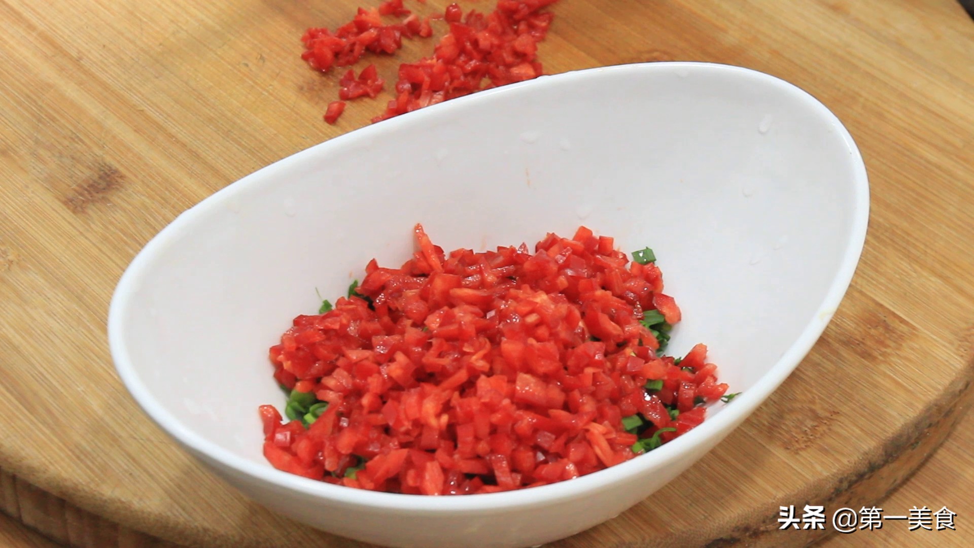 怎么做煎饼好吃又简单不用面粉,鸡蛋煎饼一勺面粉