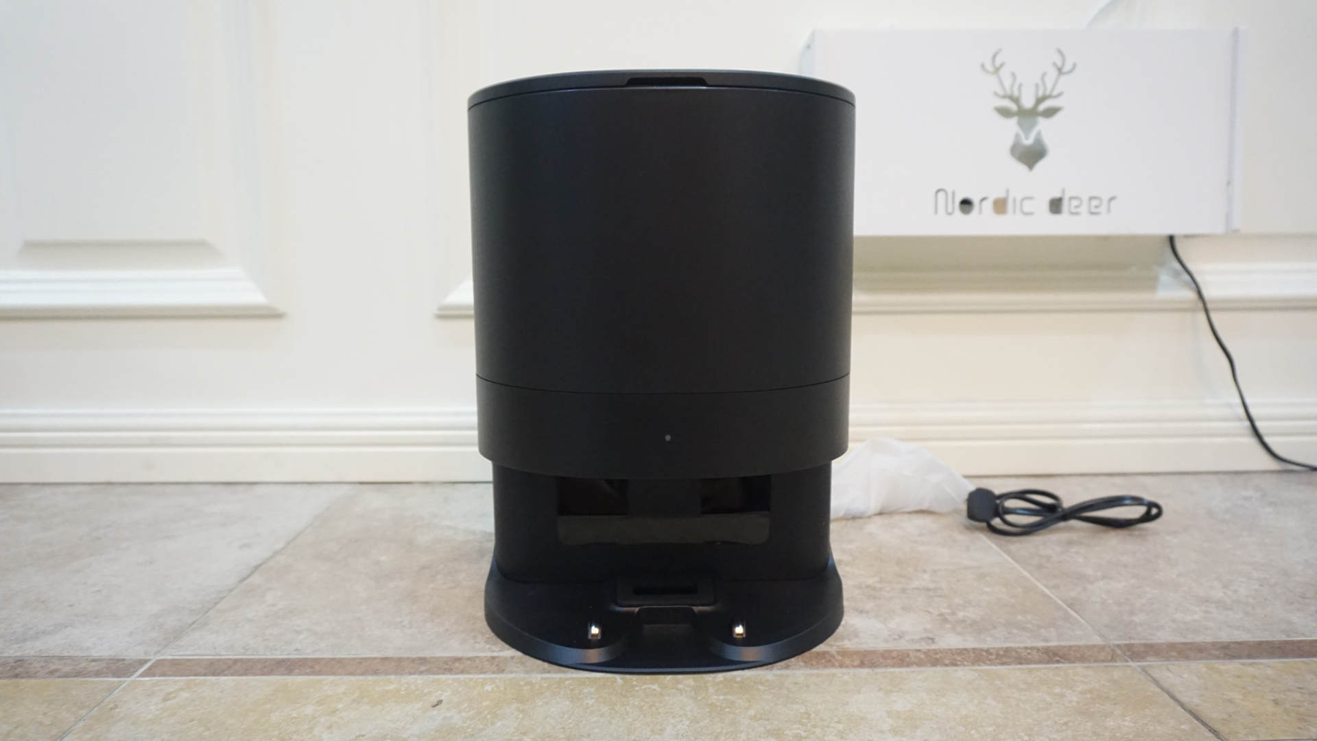 如何操作智能自动吸尘扫地机 (最简单的集尘扫地机器人)