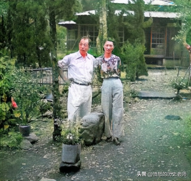 珍贵老照片：穿西装的希特勒、下跪的清政府、原*弹子**爆炸的场面