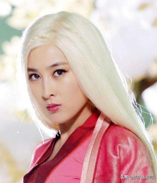 徐冬冬晒紫色泳装,徐冬冬微博晒萌照