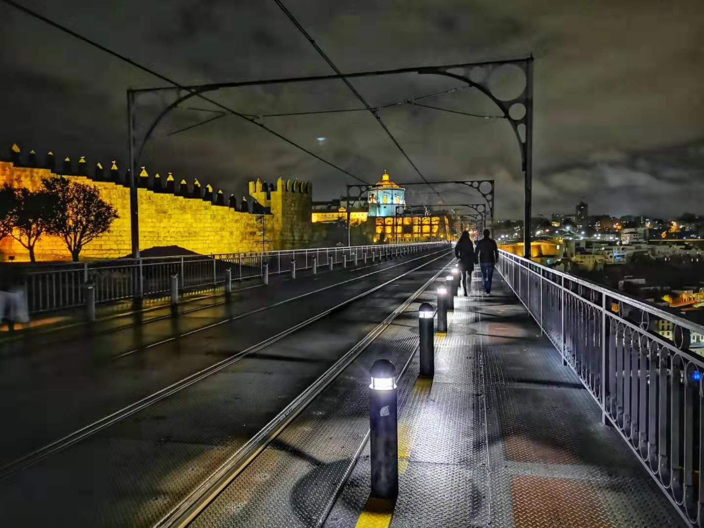 波尔图葡萄牙名城,雨夜漫步
