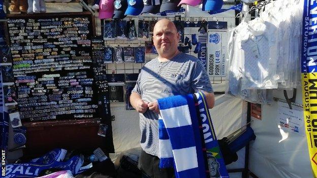 足球旅游-为什么不仅仅只是对半围巾｜乔治聊球