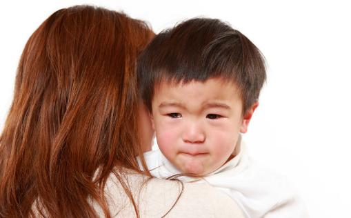 孩子情绪一点就炸,小孩一点事就发脾气暴躁控制不住