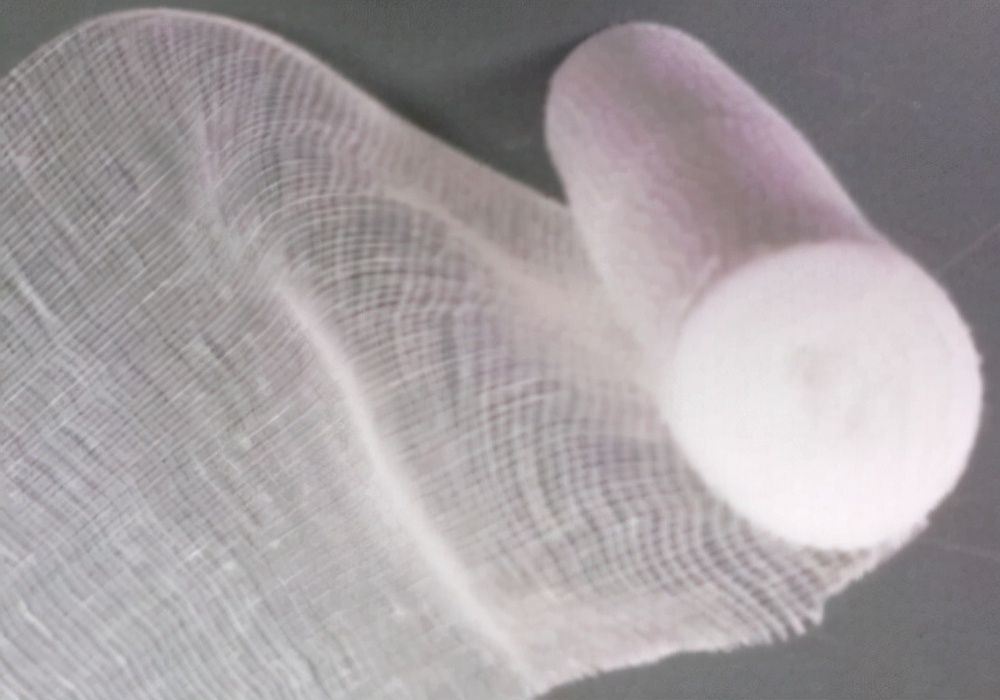 清理狗狗化脓伤口的正确方法,养宠知识宠物狗泪痕怎么处理掉