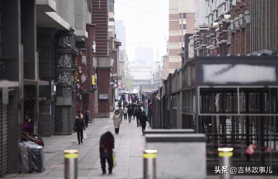 改造后的步行街焕然一新,长春长江路步行街改造