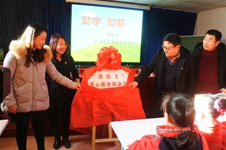 “法徽照耀扶贫路”一一河北高院驻丰宁满族自治县扶贫工作队扶贫纪实