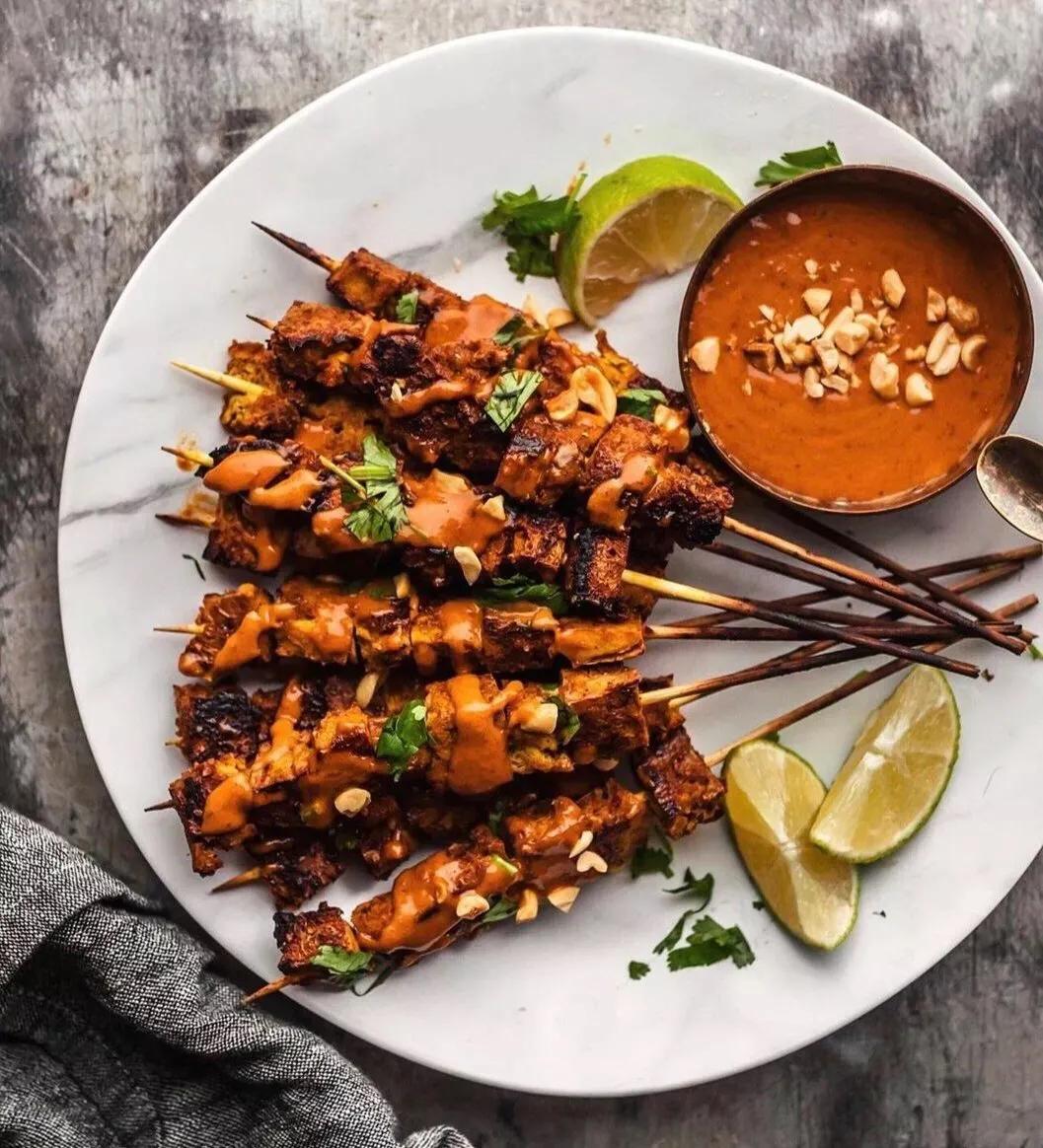 蕾哈娜邪术篇：磨皮瘦脸之外的X操作