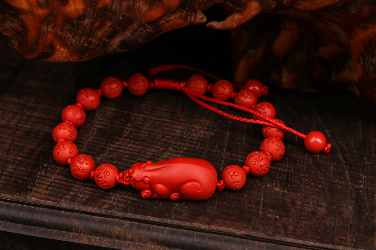 男女适合戴的朱砂首饰,朱砂吊坠佩戴搭配