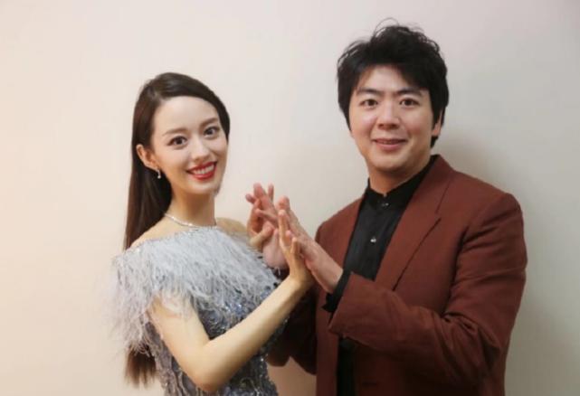 吉娜挺孕肚拍广告视频,吉娜挺孕肚拍广告现场