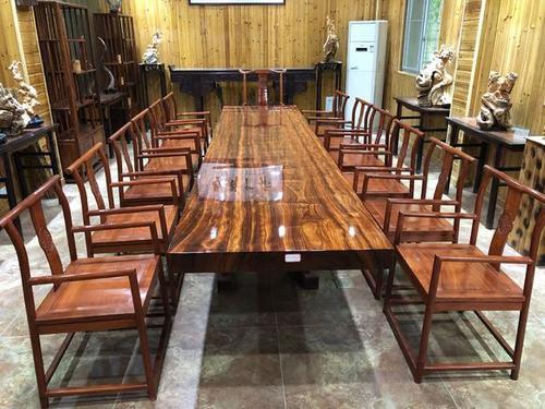 成都土豪50岁娶媳妇，聘礼给70吨，整整5卡车，漂洋过海太浩大