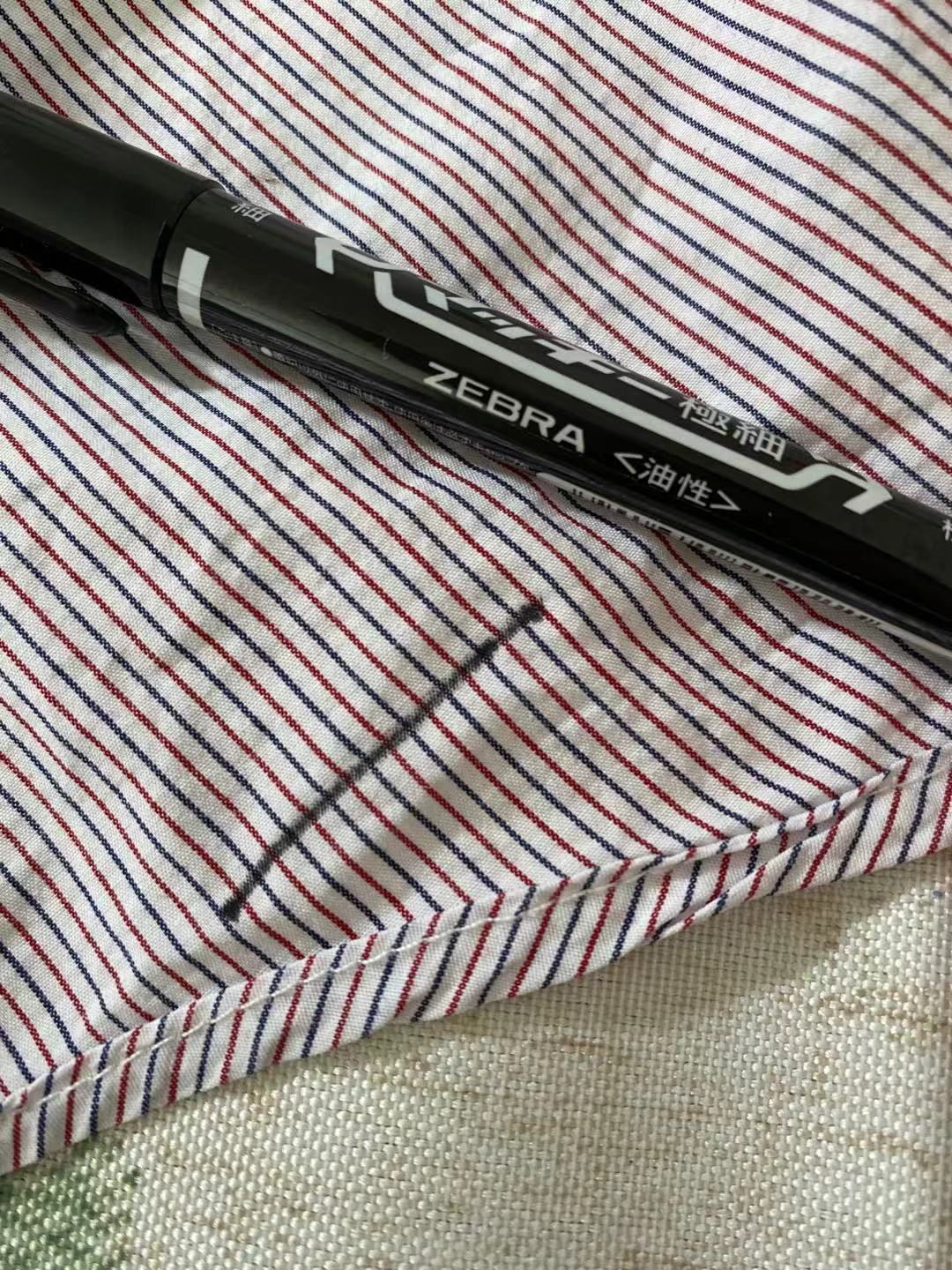 衣服上碳素笔渍印怎么去除,怎么去除衣服上的画笔印