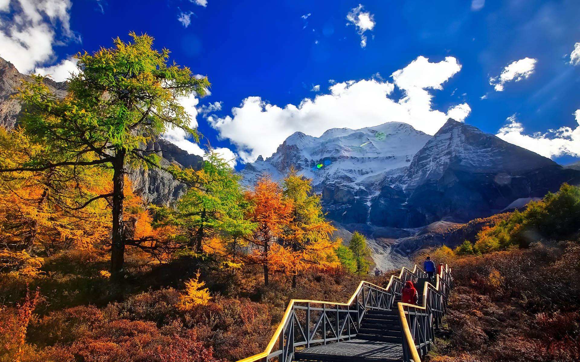 去稻城亚丁路过七十二道拐吗,去稻城亚丁的路况怎么样