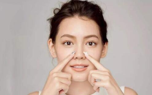 【鼻子最容易挤出这些白色的“条状物”，它到底是什么？】