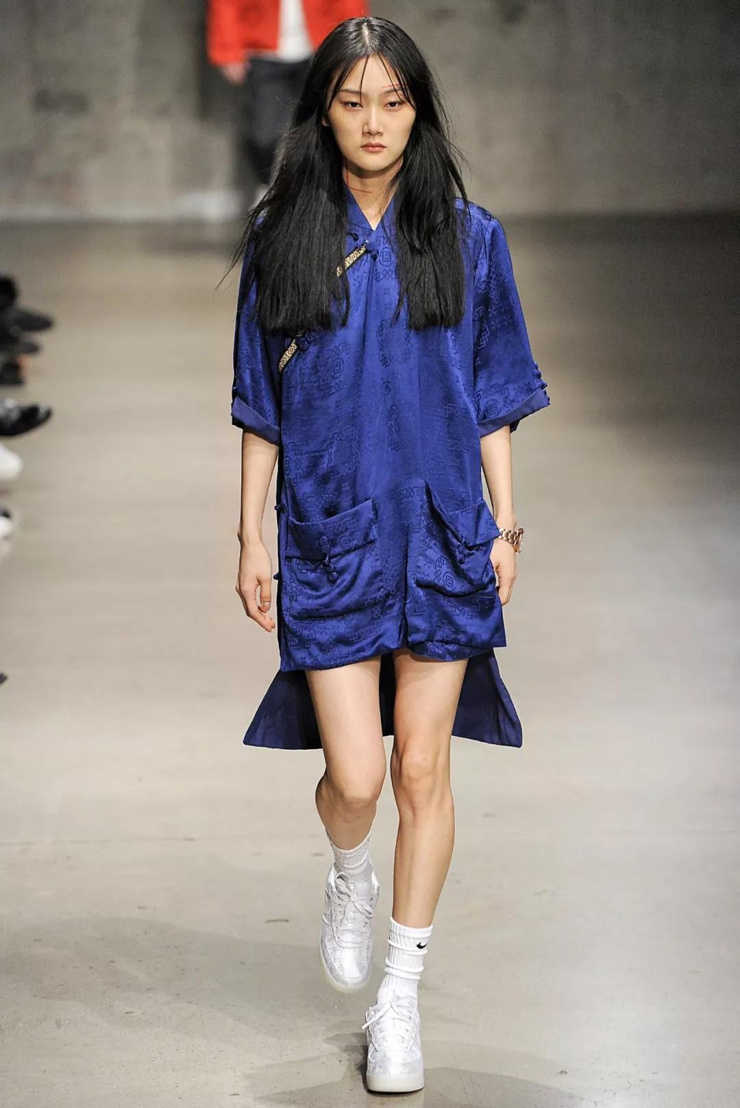 supreme联名日系闪电潮牌,潮牌supreme哪些是真的