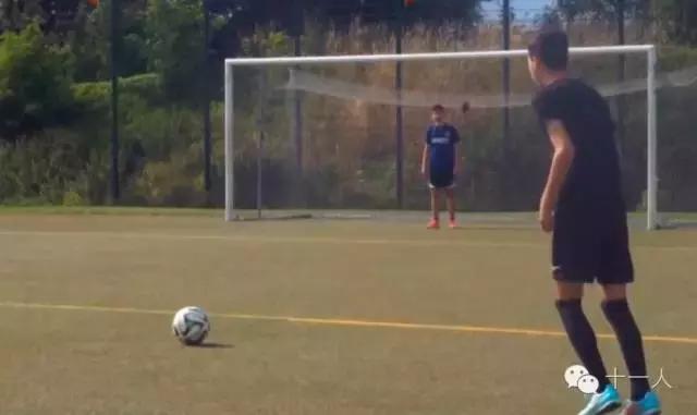 外脚背夸雷斯马射门教学,年轻时候夸雷斯马外脚背射门