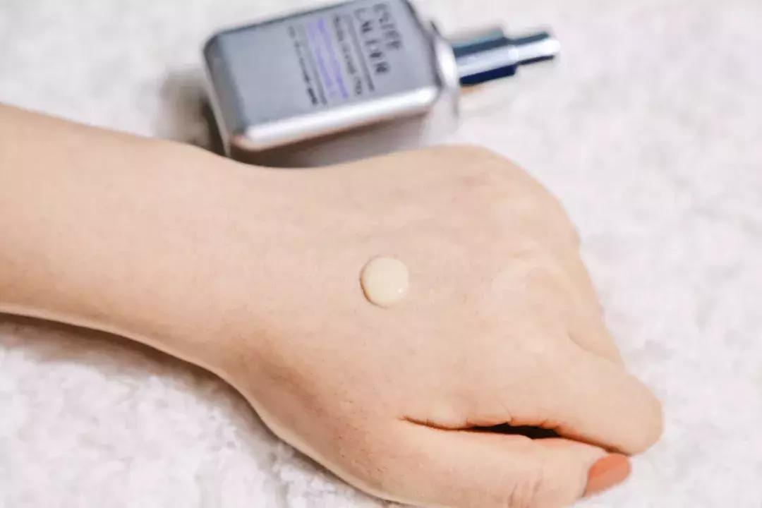 一款黑科技精华抗衰抗皱补水紧致,可以推荐好用保湿抗衰精华吗