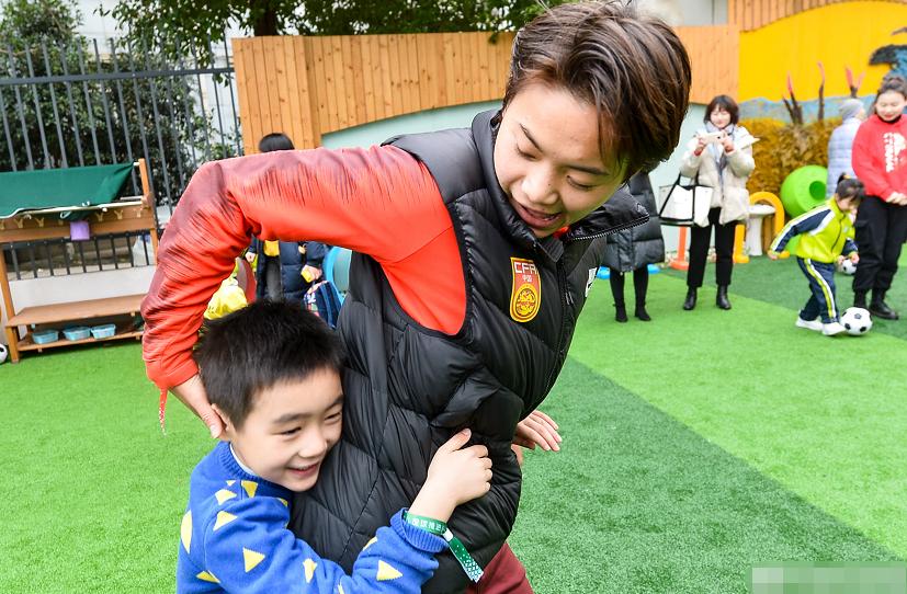 中国女足王霜帅气视频,中国女足王霜魔幻般球技