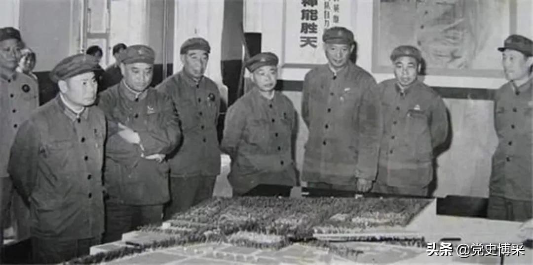 开国中将,由四方面军编入一方面军由团长降为连长毫无怨言,指挥山海关保卫战打响东北第一仗