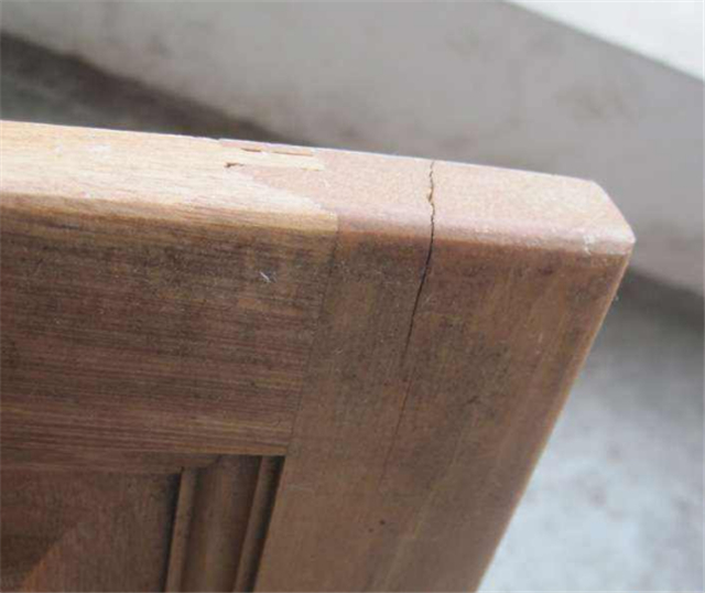 实木橱柜门开裂,实木橱柜开裂了怎么办