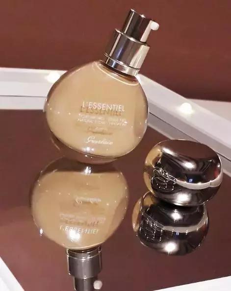 第一瓶大牌粉底液油皮,第一粉底液测评