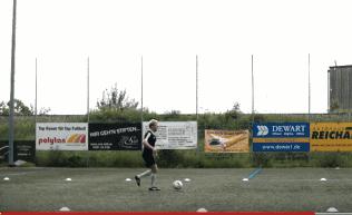 防守型边后卫怎么踢,中后卫和边后卫哪个更难踢