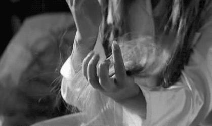 哪些因素会导致秃发,怎样可以停止斑秃继续掉发