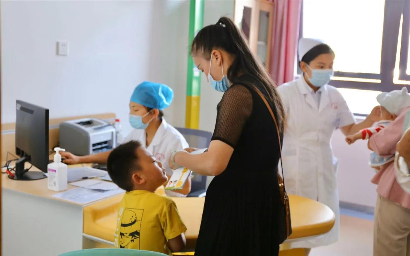 发现孩子有淤青,孩子后背莫名有淤青